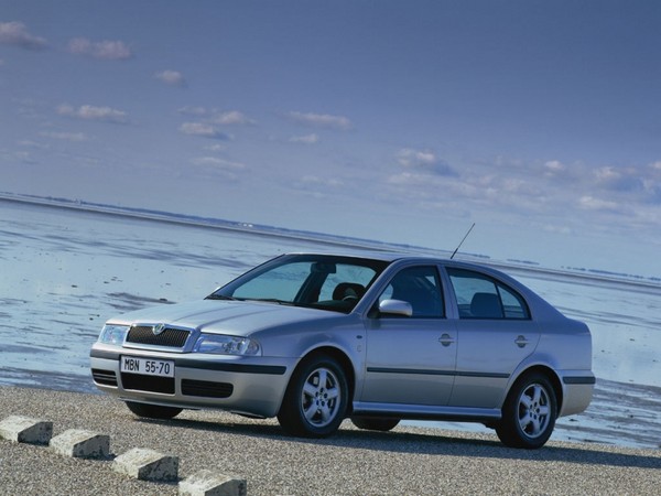 10nej 2001 skoda octavia 04 800 600
