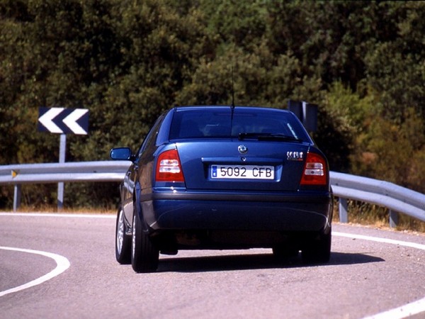 10nej 2001 skoda octavia 11 800 600